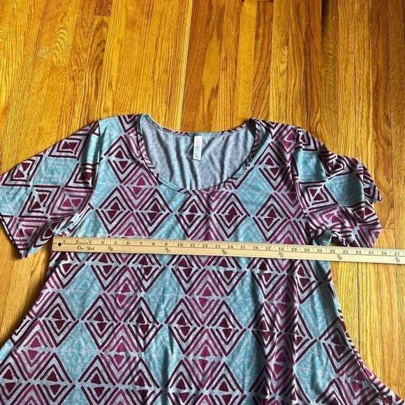 LuLaRoe tee shirt - Picture 3 of 4